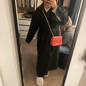 kappa - hällång kappa (på mig som är 160 ish) 