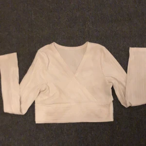 Topp - Topp från shein,inga defekter,för mer bilder o mer frågor skriv privat,köp inte direkt🤍