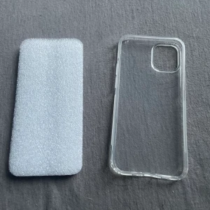 Genomskinligt mobilskal, iPhone 12 mini - Här är ett genomskinligt mobilskal för iPhone 12 mini.🤍 Mobilskalet är i silikon material.📱 Köparen står för frakt!🤍