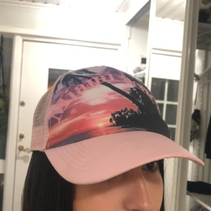 sommar keps - keps köpt för längesen, oanvänd, tvättad ren och fräsch 