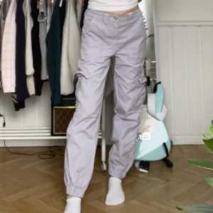 Cargobyxor - pastelllila cargopants 💕