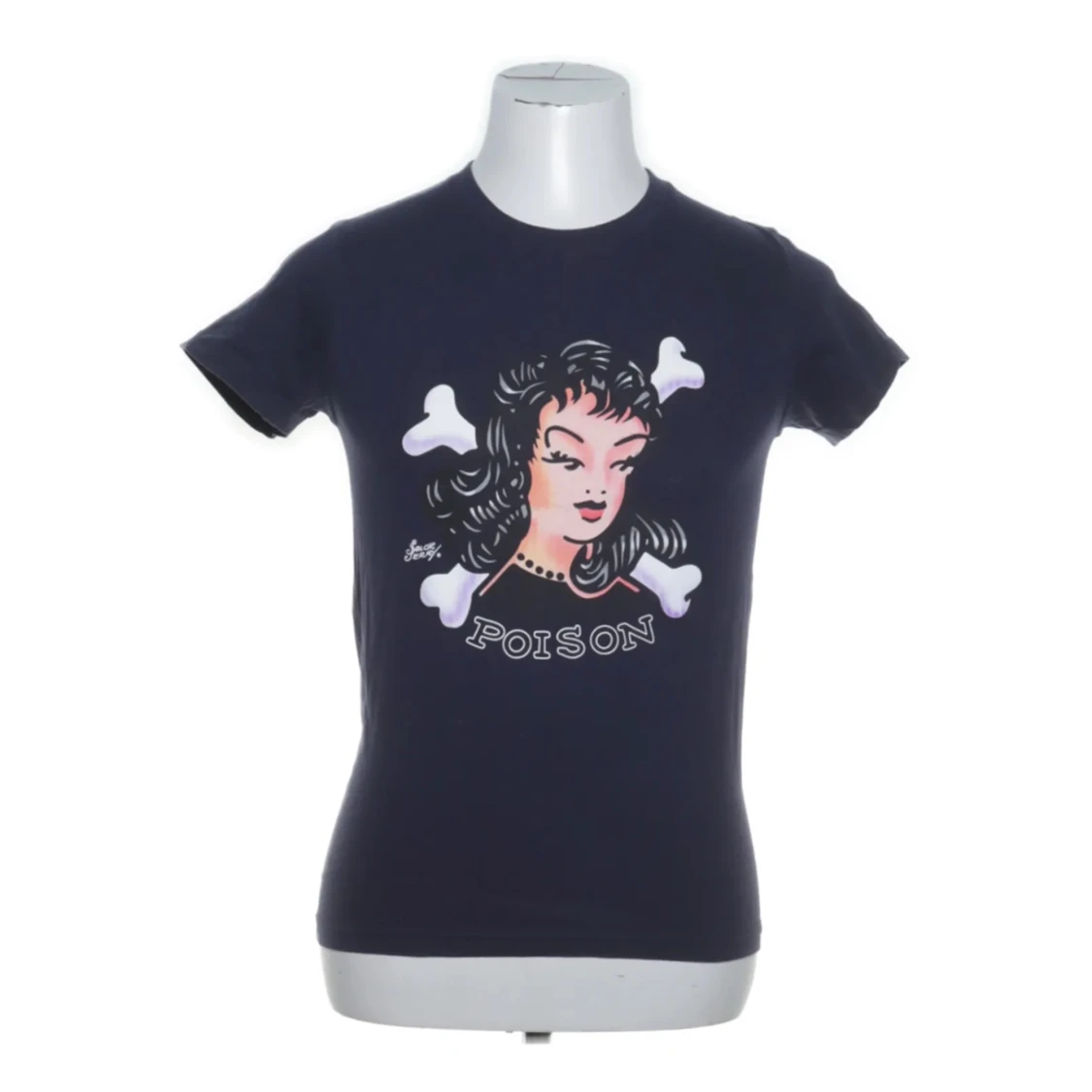 marinblå tshirt med tryck