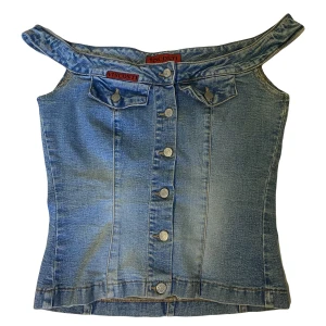 Jeans topp - Lusblå jeans topp, står M på lappen men den sitter som S