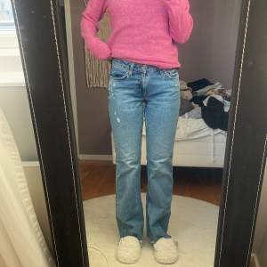 Raka lågmidjade jeans 🫶🏻 storlek 38 🫶🏻 jag är 170 🫶🏻 hm 🫶🏻