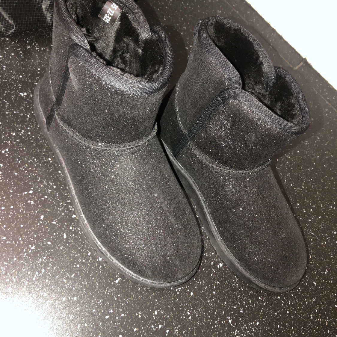 Svarta Glittriga uggs   - 91