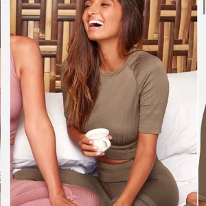 Stronger set - Jag säljer detta fina sett från Stronger i en beigeaktig färg i stl XS. Tröjan är aldrig använd och byxorna några få gånger. De är som nya och säljer därför vid bra pris. Nypris 1000kr och säljer för 700kr, om frågor angående priset, hör av dig💗