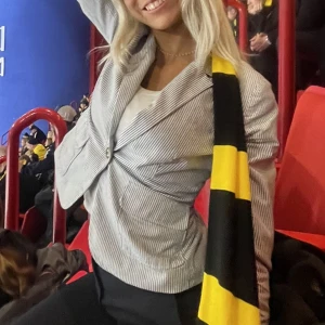 Kavaj - Säljer denna kavaj, storlek XS, Från Banana Republic. Fint skick!   Frakt tillkommer på 66kr