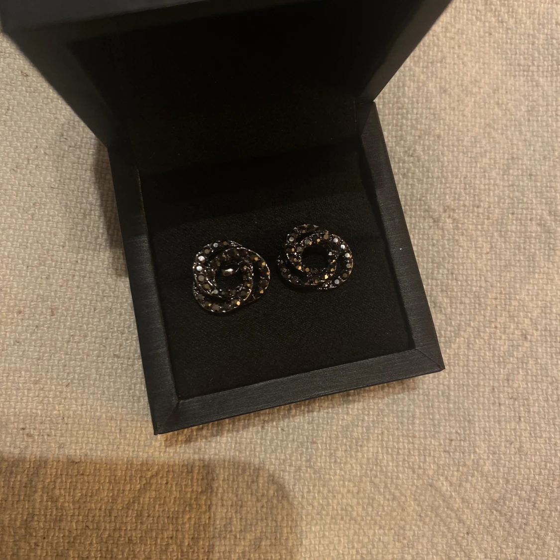 Örhängen med stenar - 90