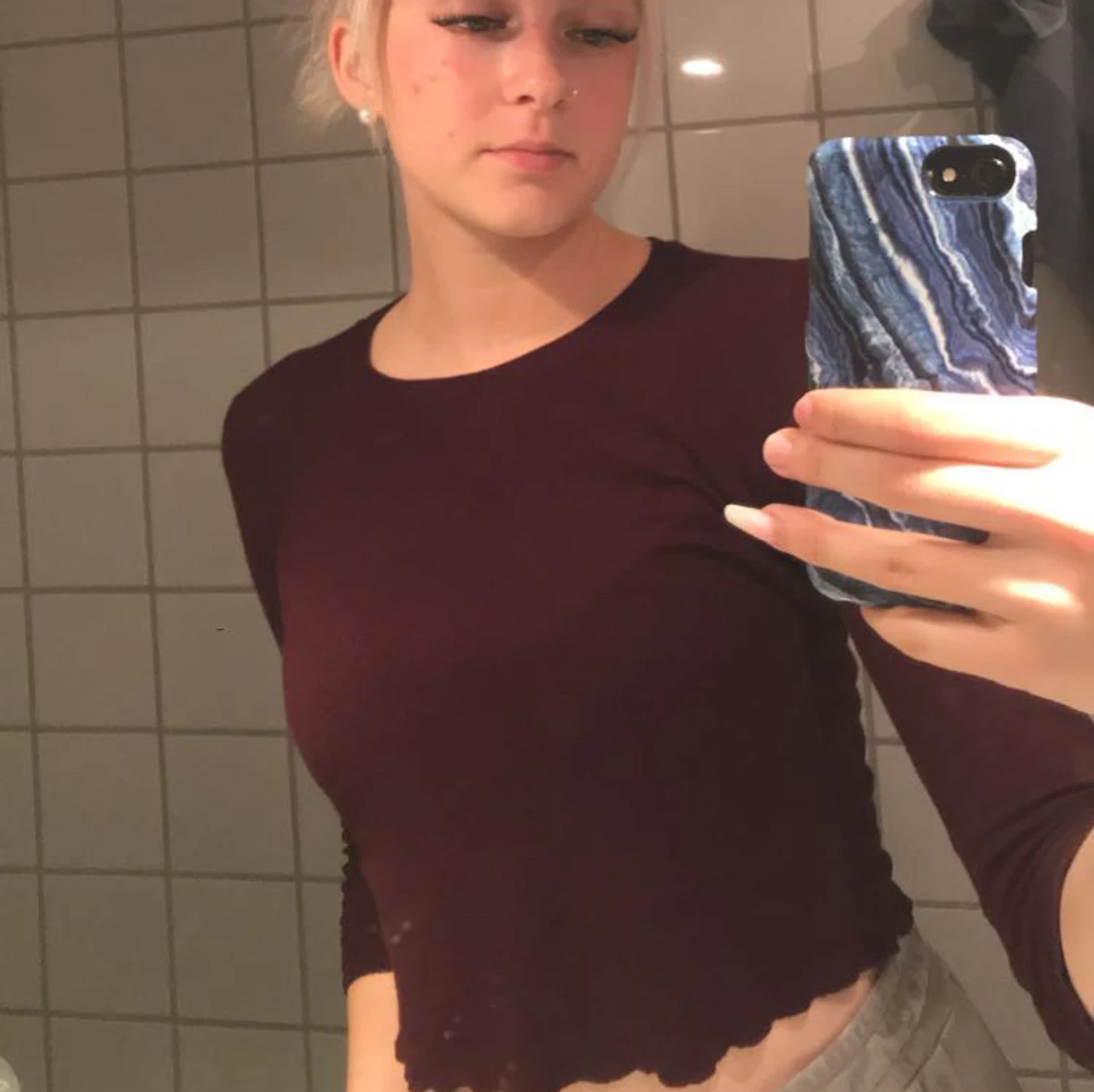 Säljer vinröd topp