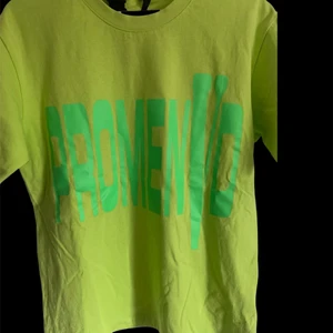 Vlone - inte äkta, storlek M, free rocky