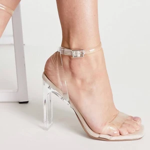 Genomskinliga klackar  - Genomskinliga klackar i storlek 39, nypris 350kr säljer för 190kr. Använda 1 gång endast. 