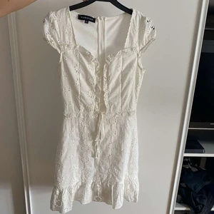 Storlek 34 - Superfin klänning som endast är använd en gång men som blivit för liten 