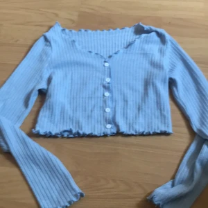 Söt tröja - Från shein, ganska strechig. Har klippt bort lappen men skulle gissa på 158