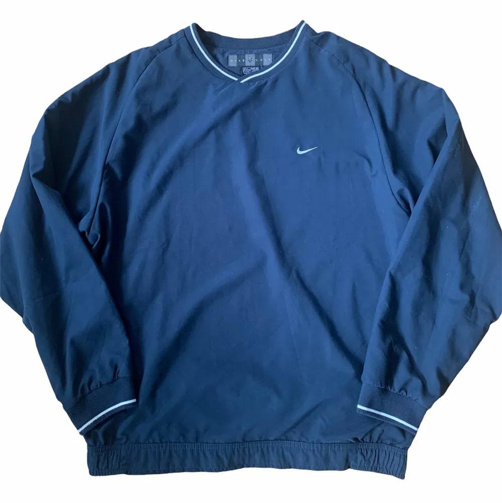 Nike Golf Sweatshirt 📏Size L -Great condition!  -Vintage 🌏Worldwide shipping! -Write me a message if you have any questions or offers! Skriv om du har några frågor!   #nike #golf #vintage #style #nikesb. Tröjor & Koftor.