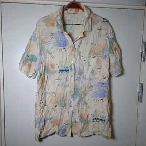 Vintageskjorta - Mönstrad vintageskjorta, storleken motsvarar L🌱