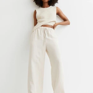 Linnebyxor  - Linnebyxor från H&M i ljusbeige.  Storlek M, 38. Aldrig använda, endast testade 🤎 Är slutsålda på hemsidan