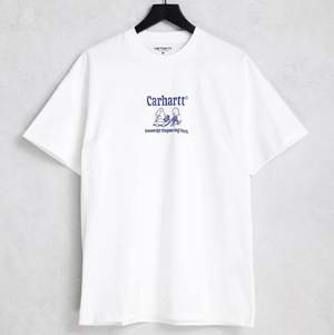 En Carhartt T-shirt i oöppnad förpackning, nyskick. Storlek XL. Nypris: 649kr - Mitt pris: 199kr. Köparen står för frakt. Har du frågor, tvivla inte på att höra av dig! :)