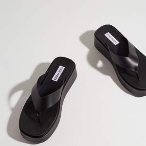 Helt nya, oanvända, sandaler från Steve Madden. Köpta för 799 kr. Säljer för 600kr. 