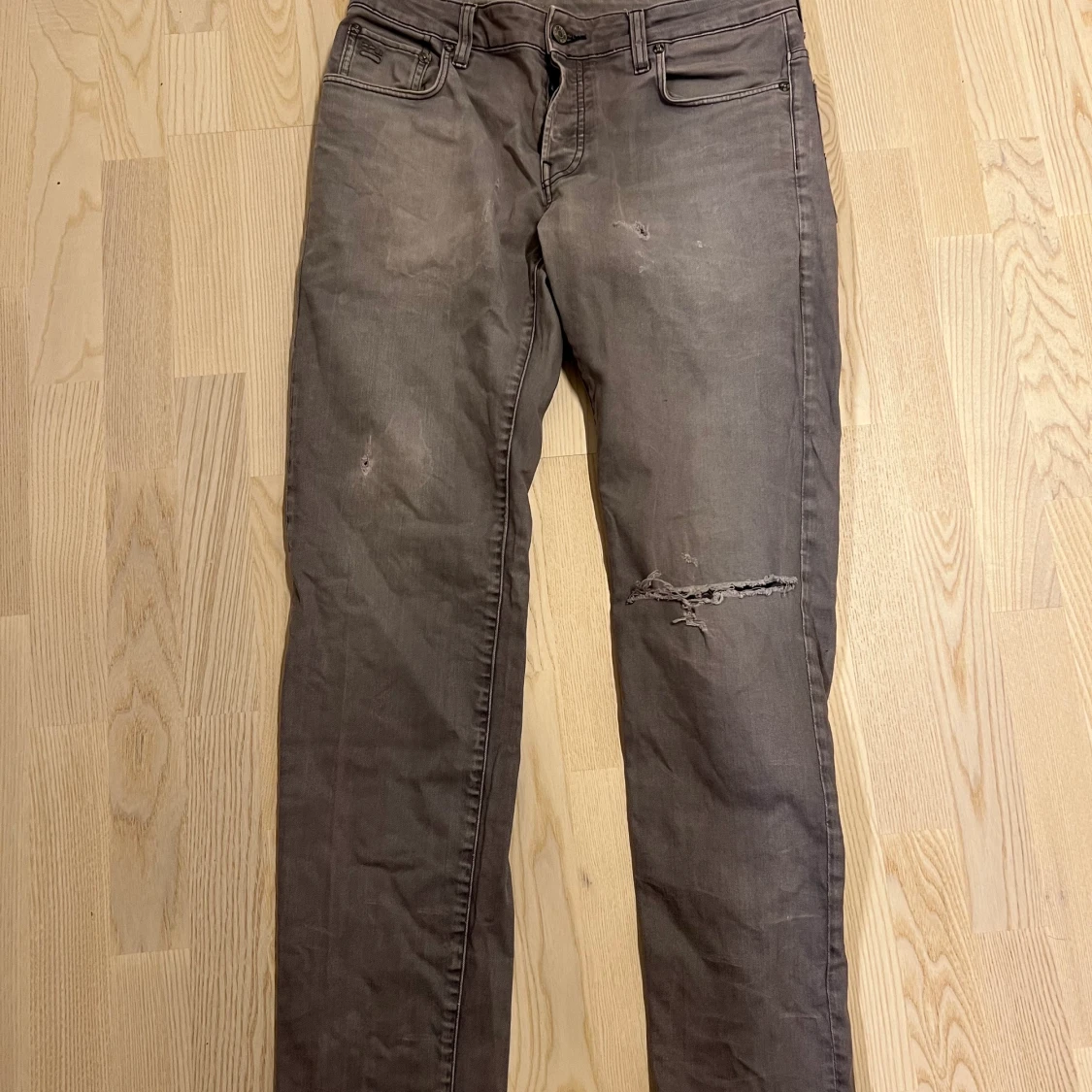 Snygga gråa jeans - 90