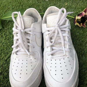 Nike skor storlek 35 till 36 - Nike skor änvänd några gånger   💕🌺 Pris kan diskuteras 