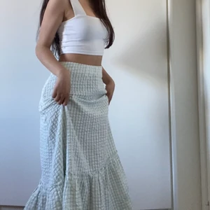 Sommar kjol - Så så så fin turkos / vit sommar kjol som jag tänkte ha på avslutningen men bestämde mig för en annan. Den är från Kappahl i storlek S. Inga defekter och är endast testade. Säljer för 169+ frakt. 