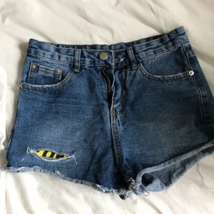 Shorts - shorts med fin detalj