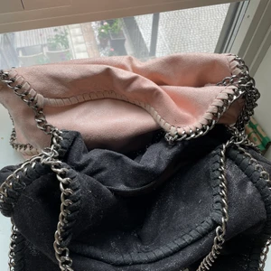 Stella Mccartney  - Jätte jätte fin  stella-liknande väska, säljer då jag inte fick så mycket användning av den. Hör av dig vid intresse!💕💞