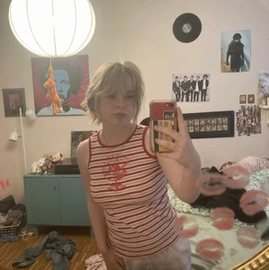 Esprit  - Gulligt linne. Knappt användt. Liten i modellen då det är en barn storlek. Frakt ingår inte i priset. 