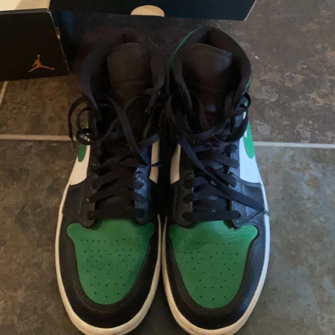 Jordan 1’s mid green toe - 91