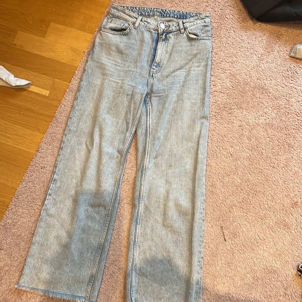 Ljus blå jeans i storlek 27. Jeans & Byxor.