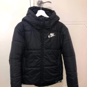 Adidas  - Använd några få gånger, orginalpris:1200:- 