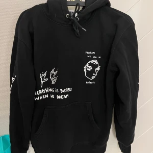 Polar hoodie  - Nu säljer jag mig polar Hodie som är köpt på junkyard skejt shop, i bra kvalite!