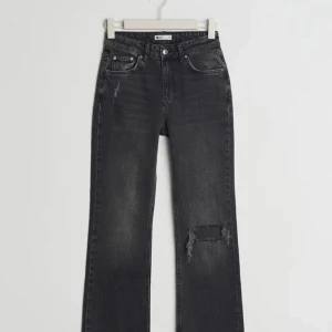 Jeans  - Säljer mina jeans från Gina då dom inye kommer till användning längre, använt dom ca 4 ggr men är som nya 💗köparen står för frakten 