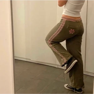 Snygga mjukisbyxor!  - Jätte snygga mjukisbyxor köpta på plick! 💕💕