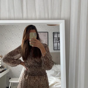 Klänning - söt klänning från zara använd en gång, köptes för 499❤️