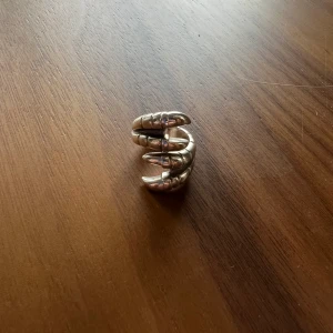 Maria Nilsdotter Double Claw ring - Nypris 4795kr