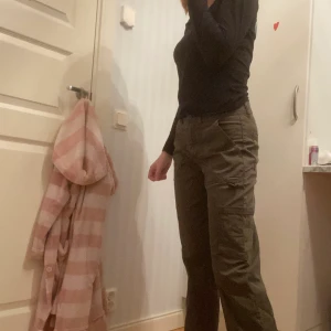 Cargo byxor - Cargo byxor från H&M💚
