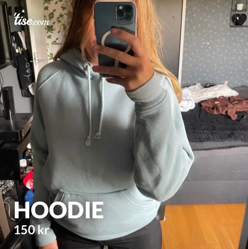 Har varit min favorit hoodie men nu kommer den inte till användning längre så därför säljer jag den, använder inte köp nu . Hoodies.
