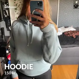 Har varit min favorit hoodie men nu kommer den inte till användning längre så därför säljer jag den, använder inte köp nu 