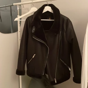 Jacka från Pernilla Wahlgren  - Väldigt fint, använd få tal gånger köpte fel storlek. 