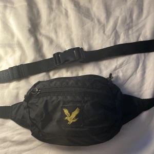 Midjeväska från Lyle & Scott - Snygg midjeväska från Lyle & Scott 