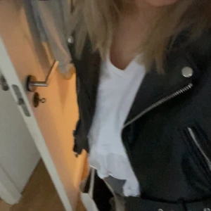 Zara skin jacka  - Säljer denna svarta skin jacka från Zara  Nypris 559! 