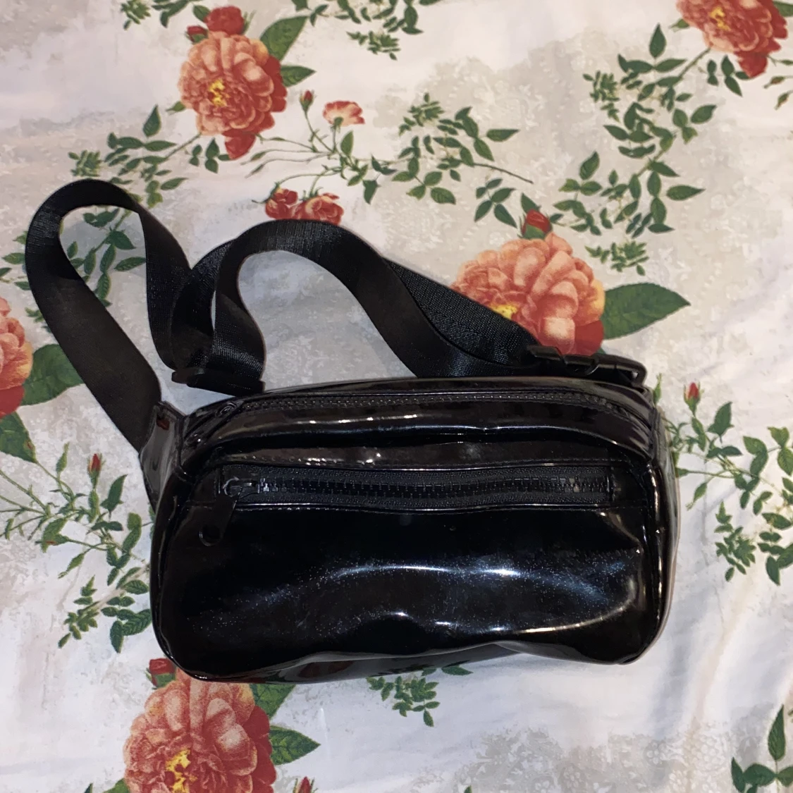 svart midjeväska justerbart band från hm