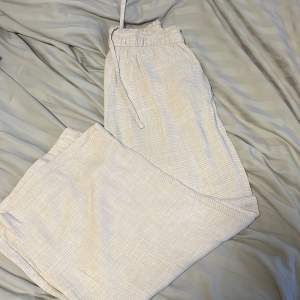 Säljer linne byxor från hm, passar för ni som är mindre än 160 cm 💕