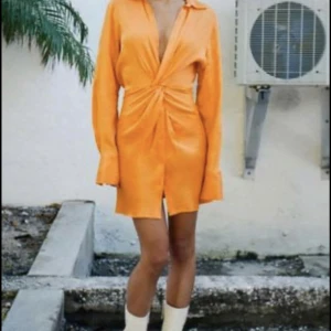 Zara klänning  - Klänning inköp på zara helt ny! Stl M