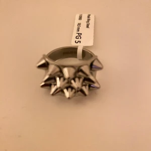 Edblad ring  - Super cool ring från Edblad! Aldrig använd så lappen sitter kvar 😍