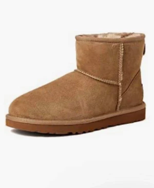 UGGS strl 38 - Oanvända UGGS i färgen hickory Strl 38 Köpta för ca 2000kr Kom med prisförslag!