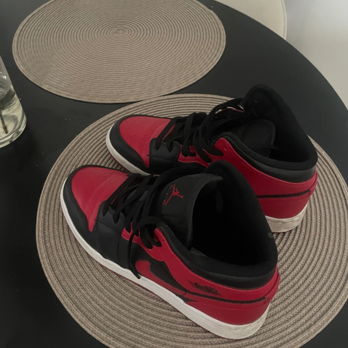 Nike jordans röda - 91