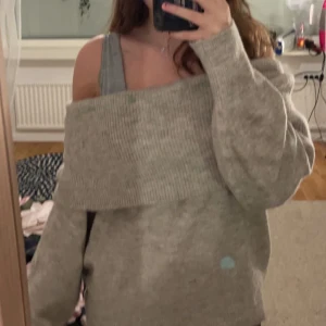 Stickad tröja  - Säljer min stickade tröja från hm i strl S men sitter som en M, säljer pga att den inte kommer till användng💕 använd en gång.