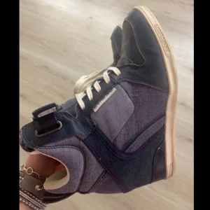 G star raw skor - G star raw skor i yard belle wedge mix🫶🏼 så fina skor med kilklack. slutsålda,nypris ligger på 2100 säljer direkt 600 pris kan dock diskuteras vid snabb affär liknar isabell marant modellen 💓 kan givetvis skicka flera bilder hör av er vid frågor.